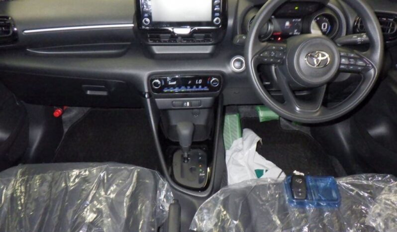 
								TYOTA YARIS G PETROL full									