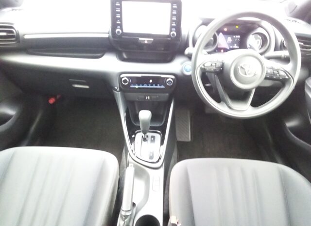 
								TOYOTA YARIS G HYBRID full									