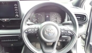 
									TOYOTA YARIS X HYBRID full								