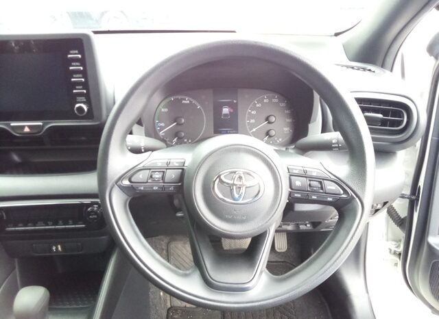 
								TOYOTA YARIS X HYBRID full									