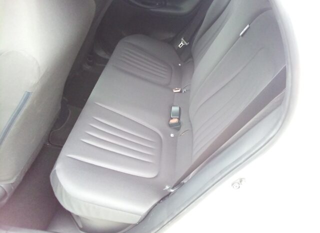 
								TOYOTA YARIS X HYBRID full									
