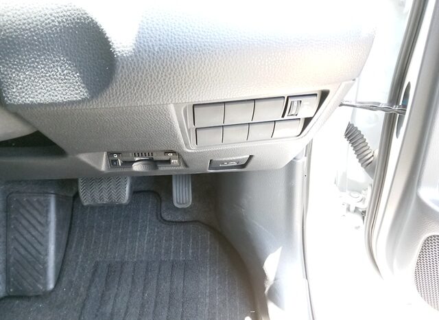 
								TOYOTA YARIS X HYBRID full									