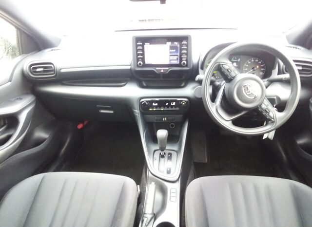 
								TOYOTA YARIS X HYBRID full									